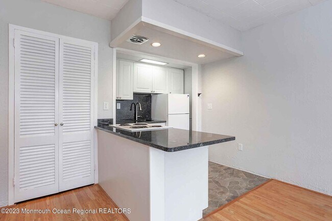 Foto del edificio - 21 Leroy Pl