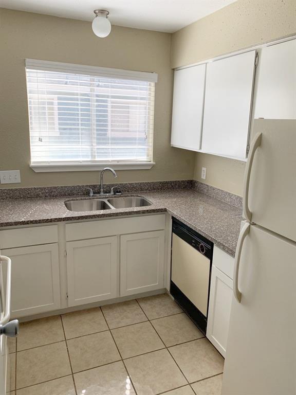 Building Photo - 7589 Fallbrook Dr