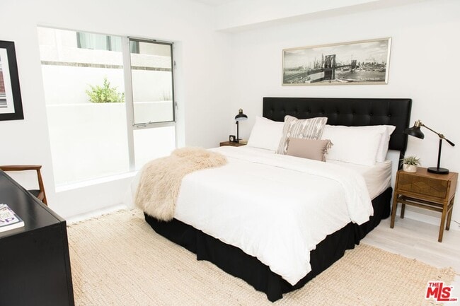 Foto del edificio - 625 S Barrington Ave