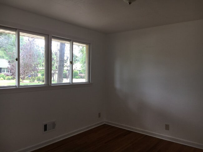 Foto del edificio - 925 Magnolia St SE