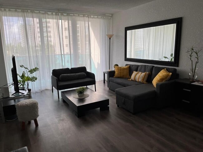 Building Photo - 4001 S Ocean Dr