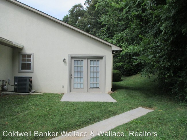 Building Photo - 1714 Stone Hedge Dr