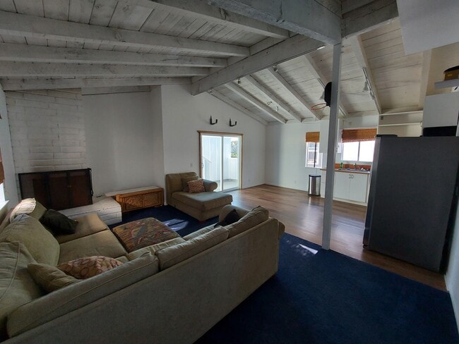 Building Photo - 205 Cedar St