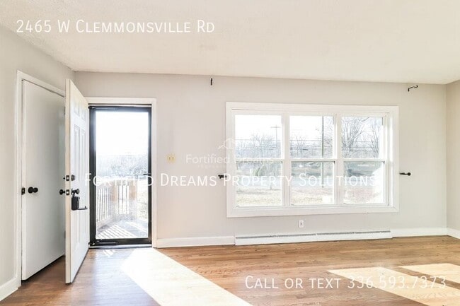 Foto del edificio - 2465 W Clemmonsville Rd