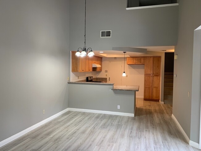 Building Photo - 3 Bedrooms 3 Bathrooms Townhouse