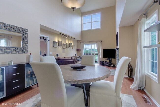 Foto del edificio - 462 W Fairview Cir