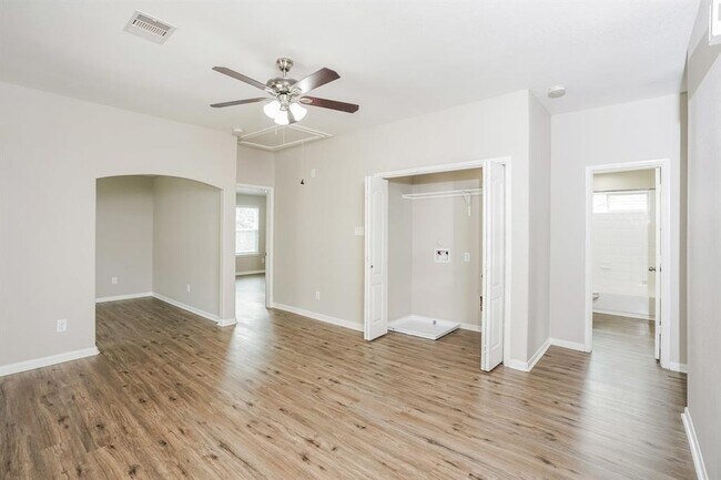 Building Photo - 247 Sea Breeze Dr