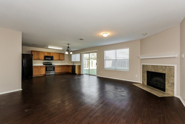 Foto del edificio - 8532 Shallow Creek Dr