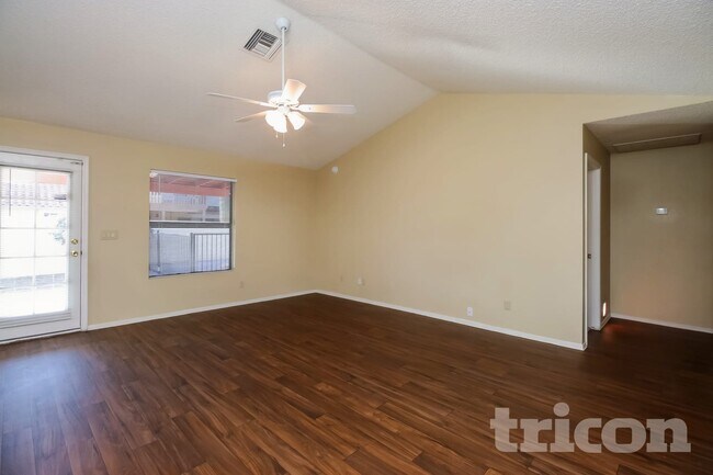 Building Photo - 7743 W Dreyfus Dr