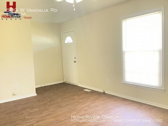 Building Photo - Lovely 3 bedroom - MUST SEE!!!