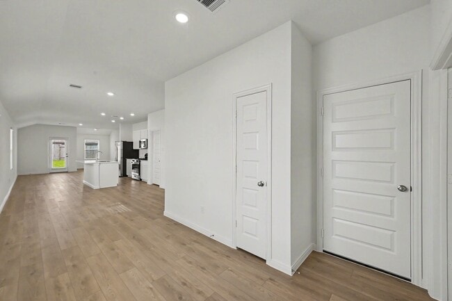 Building Photo - 25260 Leather Leaf Ct