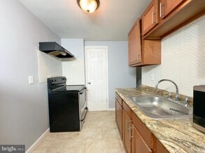 Building Photo - 6905 Cipriano Woods Ct