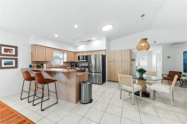 Foto del edificio - 690 100th Ave N
