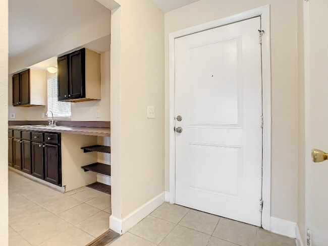 Foto del edificio - 546 Clarewood Blvd