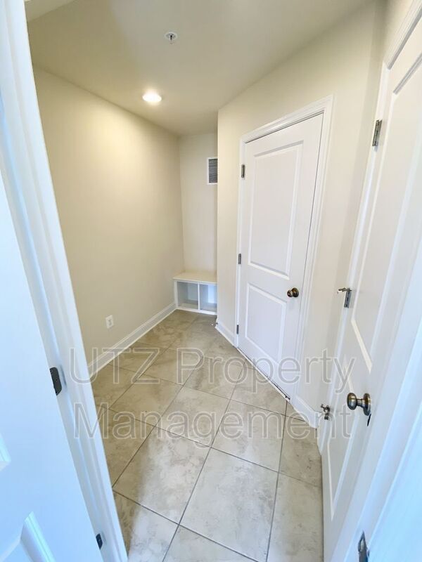 Building Photo - 7139 Judicial Mews