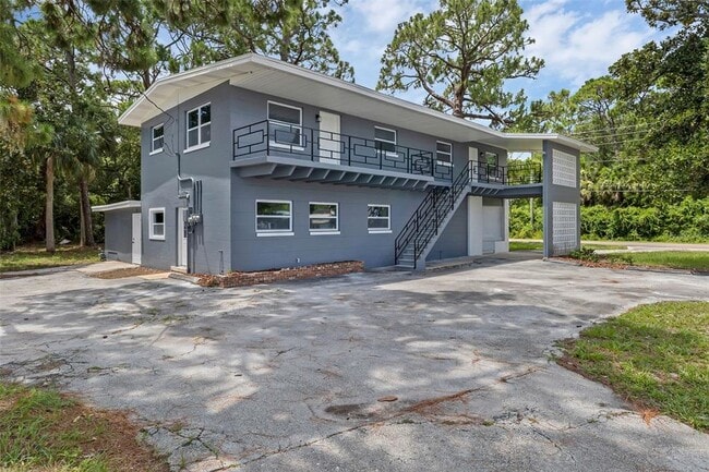 Building Photo - 315 Bayview St