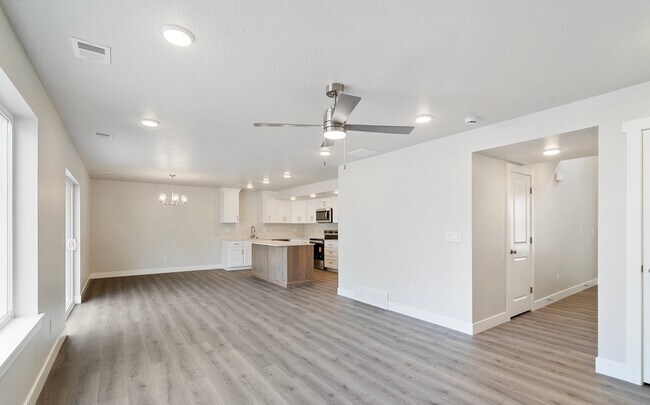 Foto del edificio - 937 N 215 W