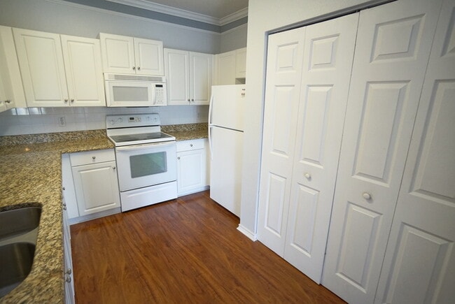 Foto del edificio - Beautiful 2-Bedroom, 2-Bathroom Condominiu...