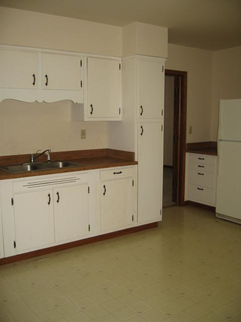 Building Photo - 148 N Sycamore St