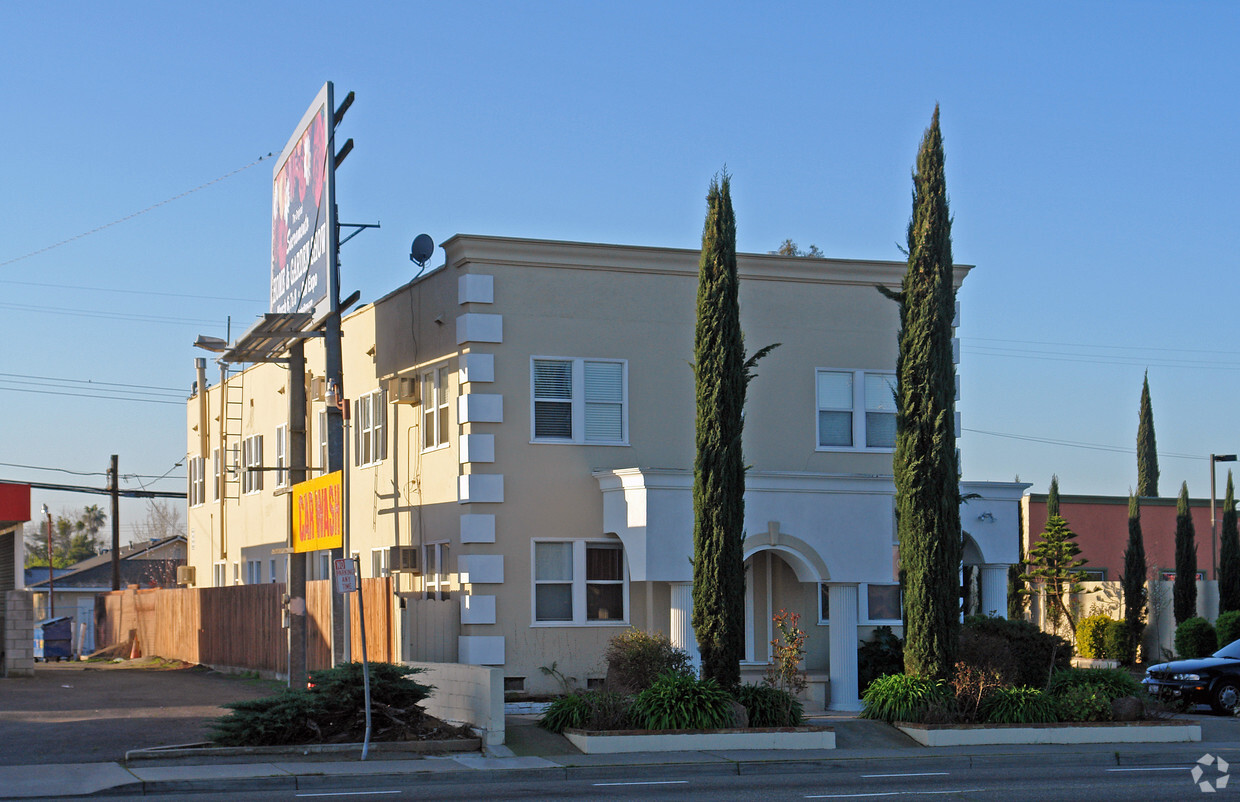 Building Photo - Sutterville Apartments