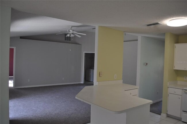 Building Photo - 5 White Wing Pl