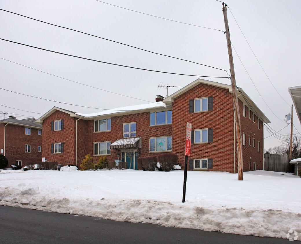 Building Photo - 512 Treeside Dr