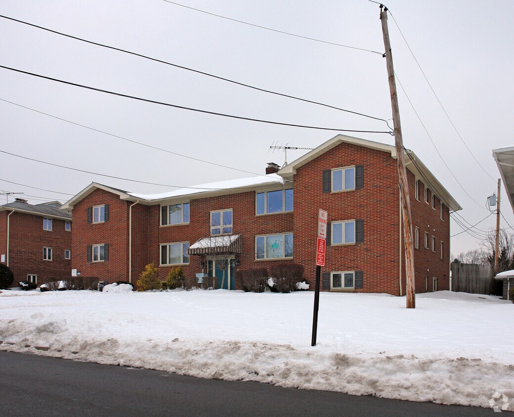 Foto del edificio - 512 Treeside Dr