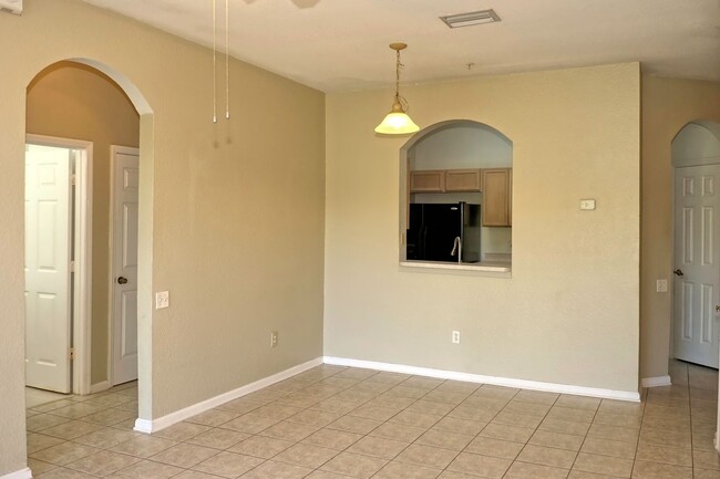 Building Photo - 3/2 2nd floor condo overlooking the water ...