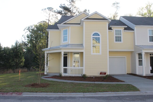 Building Photo - Beautiful Townhome in Wellstone