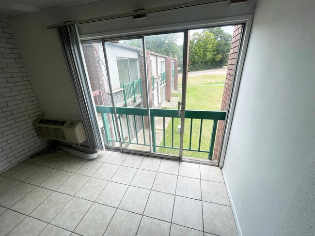 Building Photo - Naples Apartments