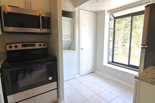 Building Photo - 719 Gardens Dr