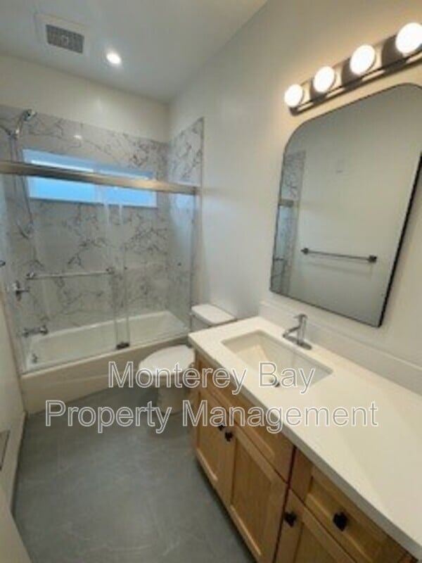 Building Photo - 3108 Seacrest Ave