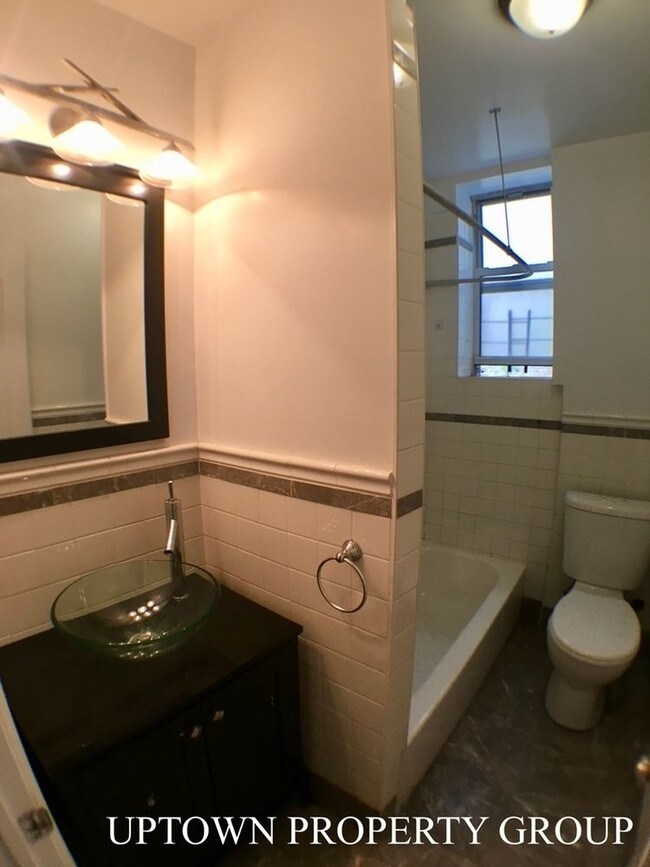 Building Photo - 651 W 188th St