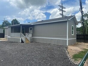 Building Photo - 21188 Russell Dr