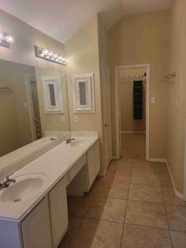 Building Photo - 3806 Lake View Dr