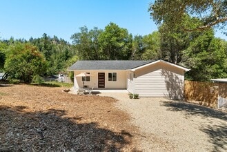 Building Photo - 207-207 Apple Knoll