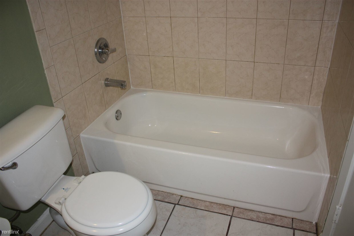 Primary Photo - 4 br, 2 bath Townhome - 550 Holmes Blvd