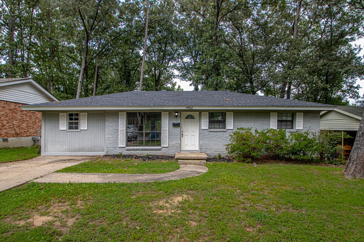 Primary Photo - 4900 Trinity