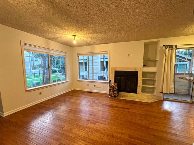 Foto del edificio - 6048 Gunbarrel Ave