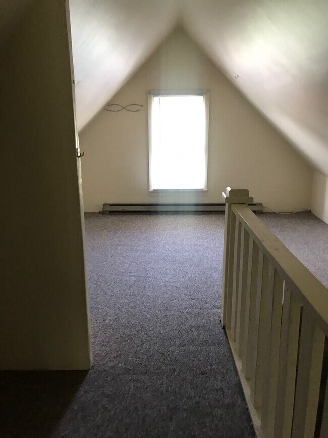 Foto del edificio - Spacious 5 bedroom house Centrally located to U of M Campus