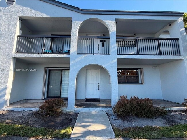 Foto del edificio - 18200 Mediterranean Blvd