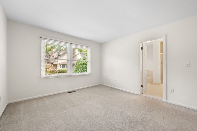 Building Photo - 13 Woodstream Dr