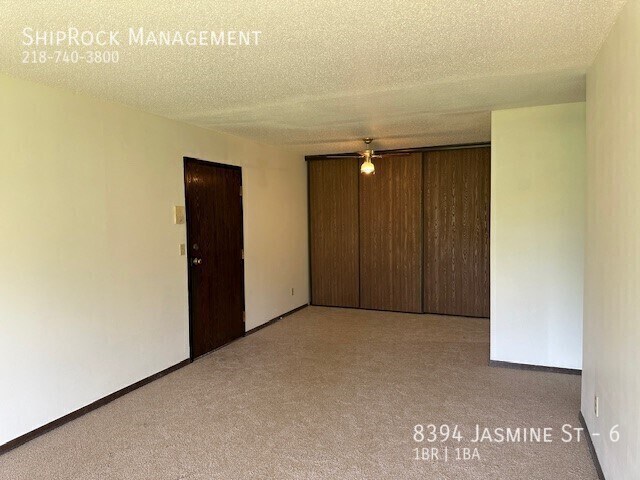 Foto del edificio - 8394 Jasmine St