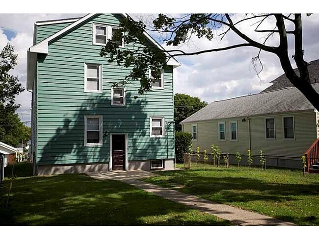 Foto del edificio - 112 Kimball St