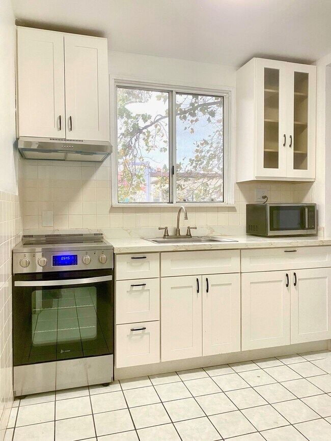 Foto del edificio - 1534 University Ave