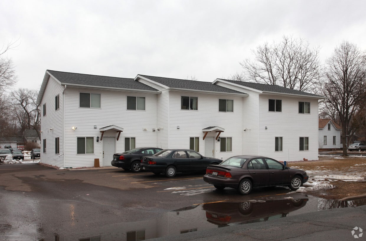 1521 6th St E, Menomonie, WI 54751 Apartments in Menomonie, WI