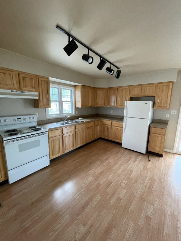 Building Photo - 302 Bartram Ave