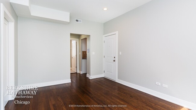 Building Photo - 1156 W Barry Ave