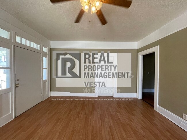 Building Photo - 1096 Hillyer Ave