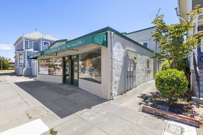 Foto del edificio - 2432 Webb Ave